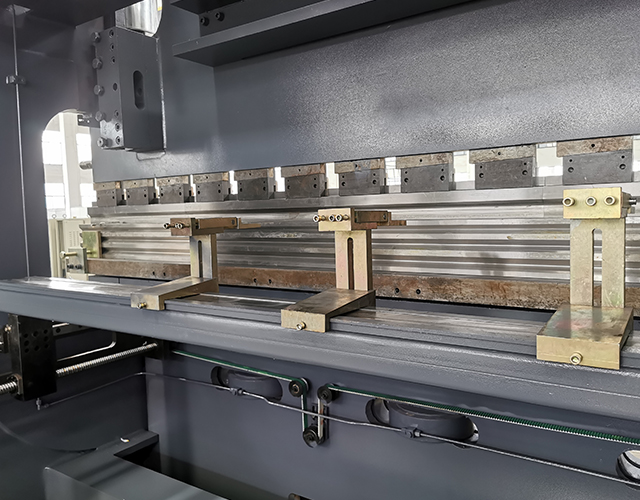 Tandem به طور کامل اتوماتیک ماشین خمش CNC برای خم شدن فلز با DA52S