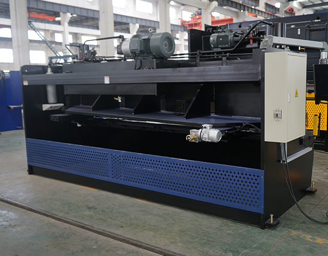 ماشین برش ورق هیدرولیک QC11K دستگاه گیوتین فلزی برای زمینه صنعتی تجهیزات صنعتی